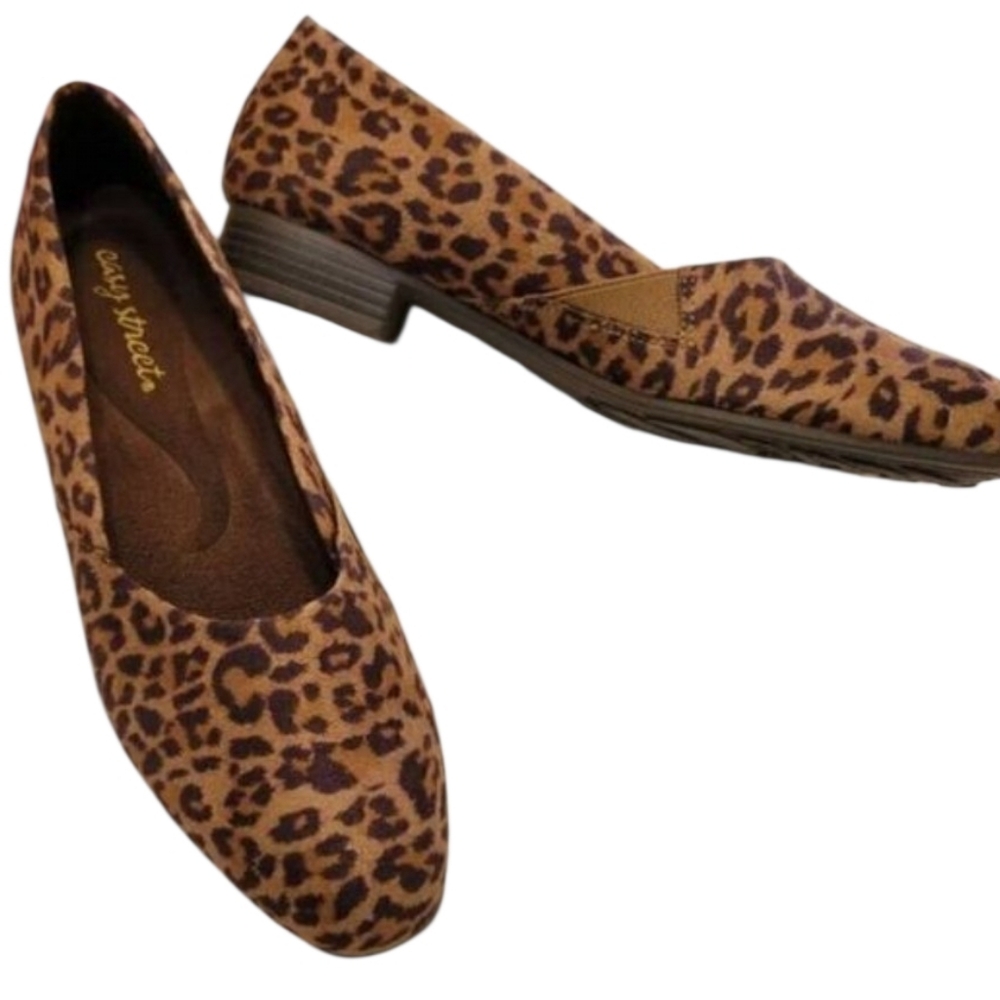 Easy Street Super Suede Leopard Peace Comfort Pumps 1 Inch Heel Sz 8.5 New